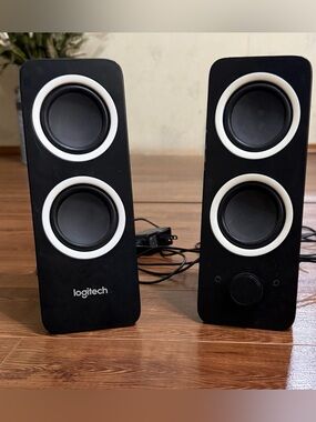 Logitech Z200 Black and White Portable Computer/Stereo Speakers